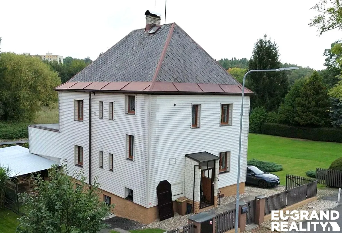 Prodej rodinného domu 180 m², pozemek 1272 m²